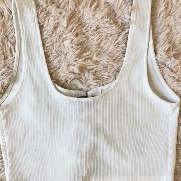 Crop top - Picture 2 of 3